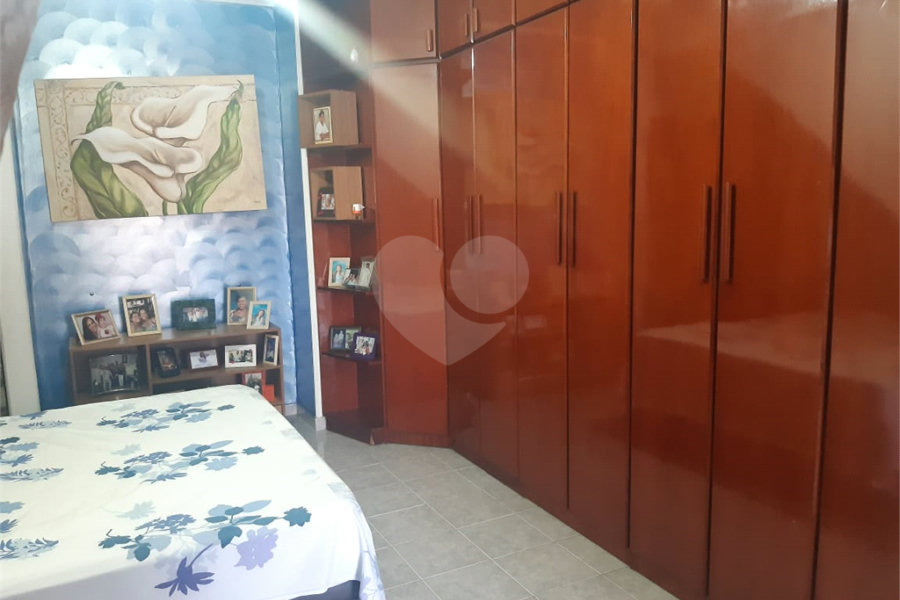 Sobrado à venda com 5 quartos, sendo 3 suítes, em Horto, São Paulo, SP