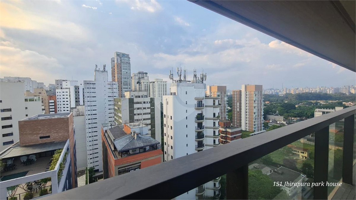Apartamento à venda com 3 suítes em Moema, São Paulo, SP
