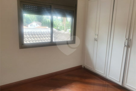 Casa à venda com 4 quartos, sendo 2 suítes,  no condomínio Lake Louise, São Paulo - SP