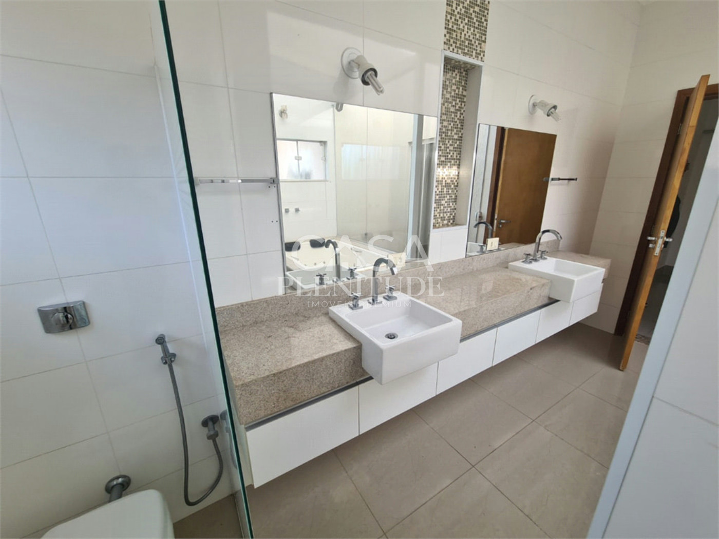 Casa em condomínio à venda com 3 suítes, em Iporanga, Sorocaba, SP
