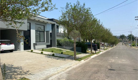 Casa à venda com 3 suítes no condomínio Shambala II, Atibaia - SP