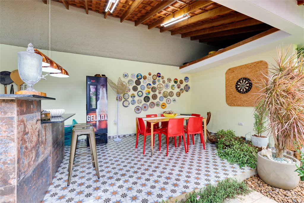 Sobrado à venda com 4 quartos, sendo 2 suítes, em Jardim Marajoara, São Paulo, SP