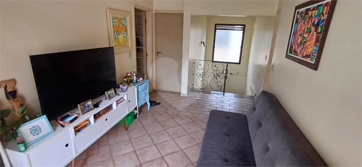 Sobrado à venda com 5 quartos, sendo 1 suíte, em Tremembé, São Paulo, SP