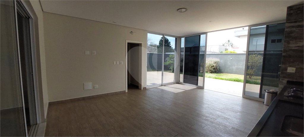 Casa à venda com 3 suítes no condomínio Figueira Garden, Atibaia - SP