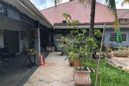 Casa à venda com 4 quartos, sendo 2 suítes, no condomínio Zuleika Jabour, Salto - SP