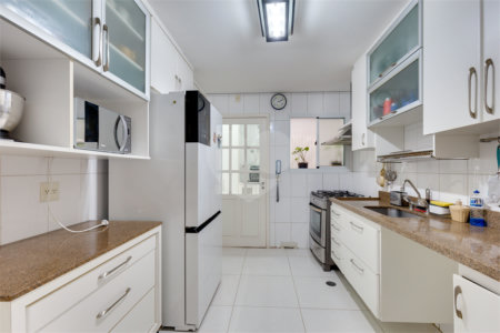 Casa à venda com 3 suítes no condomínio Vila Versalhes, São Paulo - SP