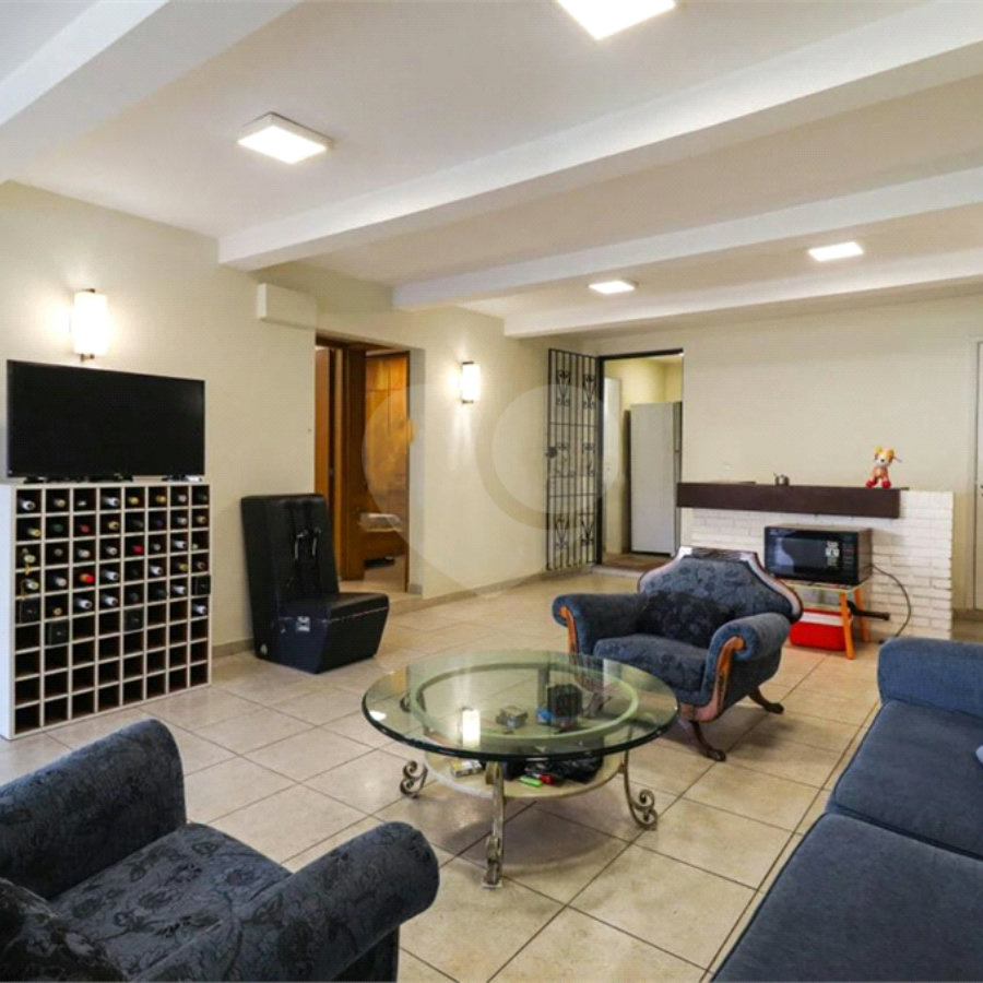 Magnífica casa à venda no Brooklin. Com 419 m², numa região privilegiada. Venha conhecer!!!