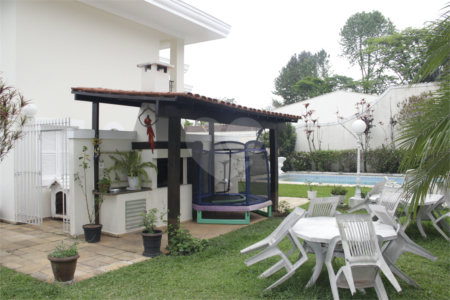 Casa à venda ou para alugar com 5 suítes em Jardim Leonor, São Paulo, SP