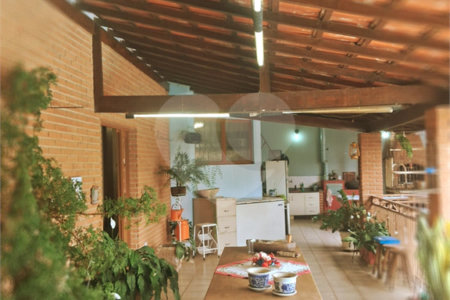 Casa à venda com 3 quartos, sendo 1 suíte, no condomínio Acmti - Colinas do Mosteiro, Terras de Itaici e Recanto dos Pássaros, Indaiatuba - SP