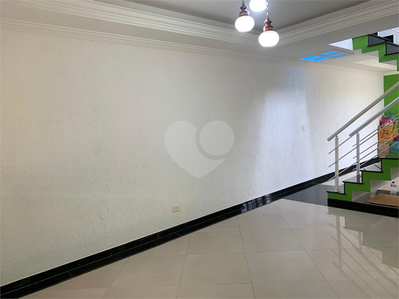 Sobrado à venda com 4 quartos, sendo 1 suíte, em Vila Campo Grande, São Paulo, SP