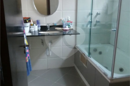 Casa Térrea à venda com 4 quartos, sendo 1 suíte,  em Vila Oliveira, Mogi das Cruzes, SP