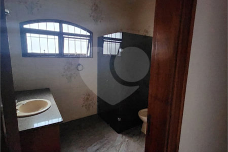Sobrado à venda ou para alugar com 4 quartos, sendo 2 suítes, no Centro, Araraquara, SP