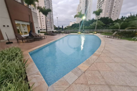 Apartamento à venda com 3 quartos, sendo 1 suíte,  em Vila Anastácio, São Paulo, SP