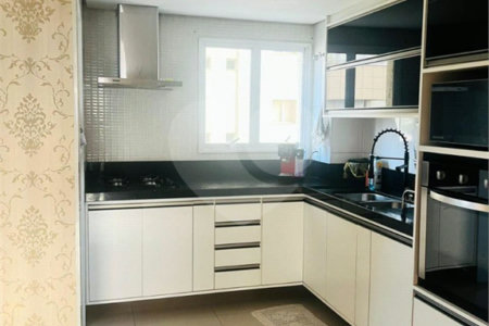 Apartamento á venda MOBILIADO com 128m², 3 suítes, 2 vagas, no centro de Santo André