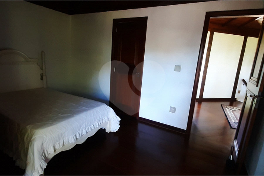 Sobrado à venda com 3 suítes em Serra da Cantareira, Mairiporã, SP