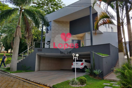 Casa à venda com 3 suítes no condomínio Jaridim Coleginho, Jacareí - SP