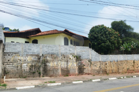 Casa à venda com 3 quartos, sendo 1 suíte, em Jardim Ikeda, Suzano, SP