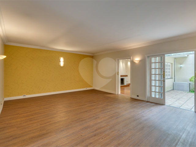 Casa à venda com 4 quartos, sendo 2 suítes,  em Jardim Luzitânia, São Paulo, SP