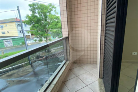 Casa à venda com 3 quartos, sendo 1 suíte, em Vila Valença, São Vicente, SP
