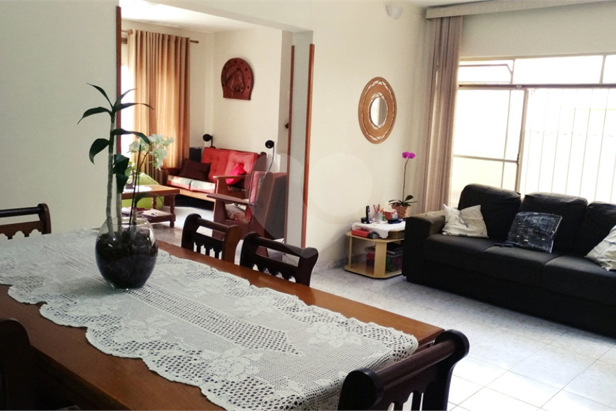 Casa à venda com 4 quartos, sendo 2 suítes,  em Vila Romero, São Paulo, SP