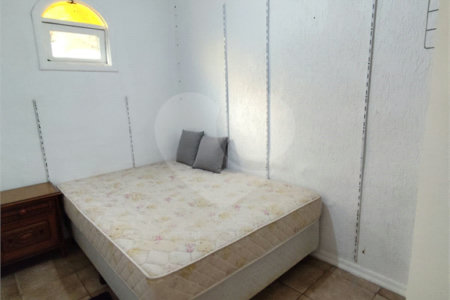 Casa à venda com 3 quartos, sendo 1 suíte, no condomínio Caconde, São Bernardo do Campo - SP