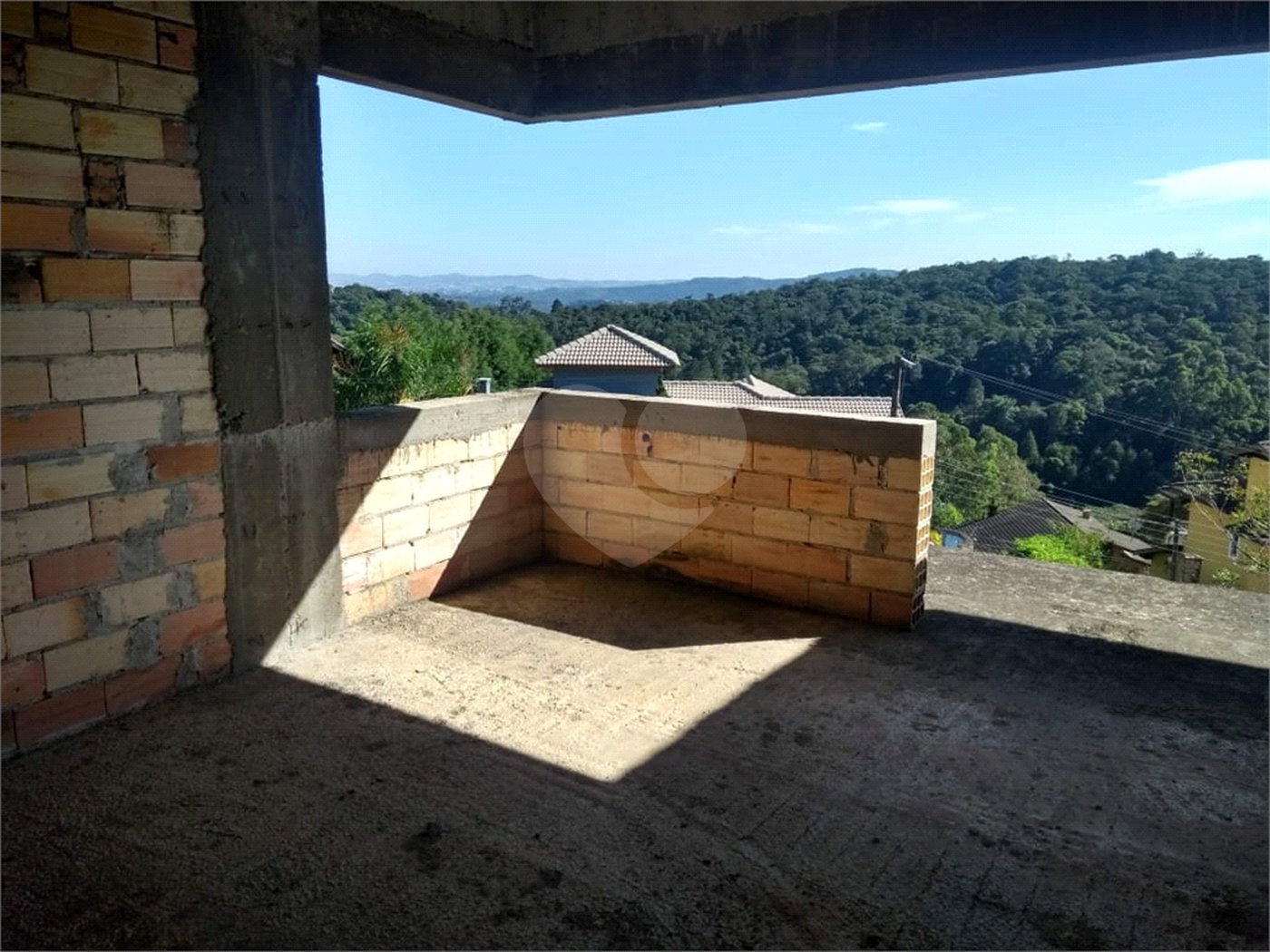 Sobrado à venda com 4 suítes em Roseira, Mairiporã, SP
