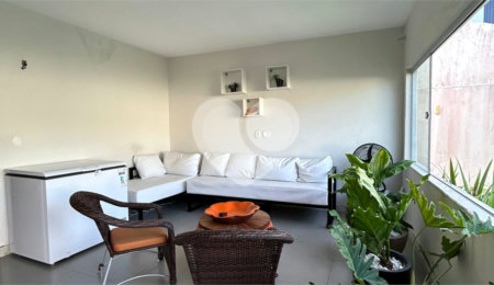 Casa à venda com 3 quartos, sendo 1 suíte, em Outerio da Glória, Porto Seguro, BA