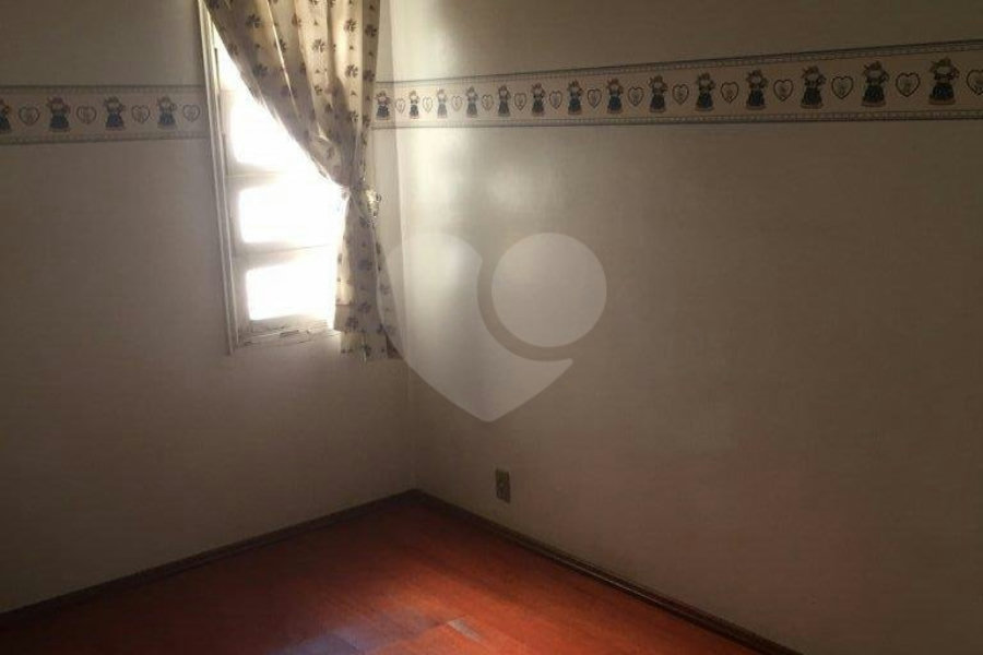 Casa à venda com 4 quartos, sendo 1 suíte, em Jardim das Laranjeiras, São Paulo, SP