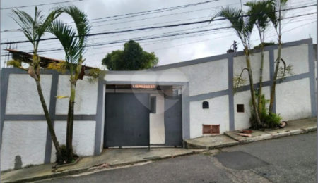 Casa Térrea à venda com 3 quartos, sendo 2 suítes, em Horto, São Paulo, SP