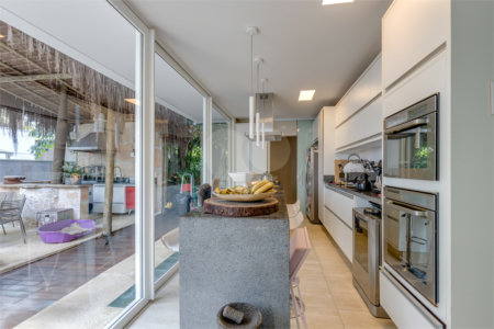 Casa à venda com 4 suítes no condomínio Residencial Canumã, São Paulo - SP