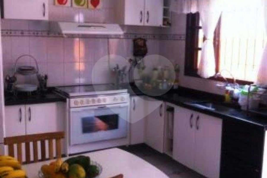Sobrado à venda com 3 quartos, sendo 1 suíte, em Parque Continental II, Guarulhos, SP
