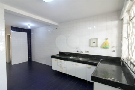 Casa à venda com 3 quartos, sendo 1 suíte, em Indianópolis, São Paulo, SP
