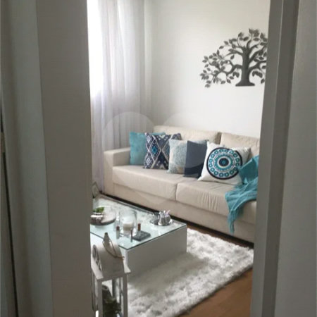 Apartamento com 2 quartos e 1 banheiro