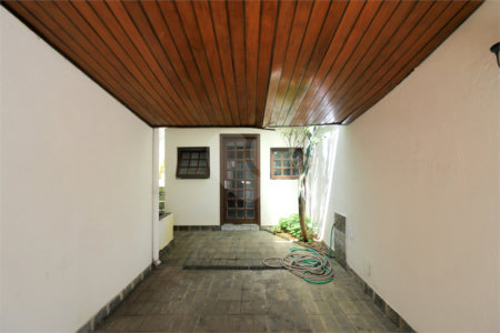 Casa à venda com 3 quartos, sendo 1 suíte, em Indianópolis, São Paulo, SP