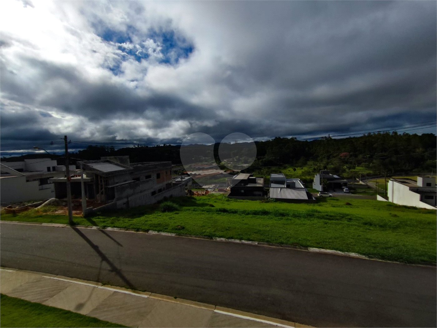 Terreno à venda com 4 suítes no condomínio Residencial Veneza, Mogi das Cruzes - SP