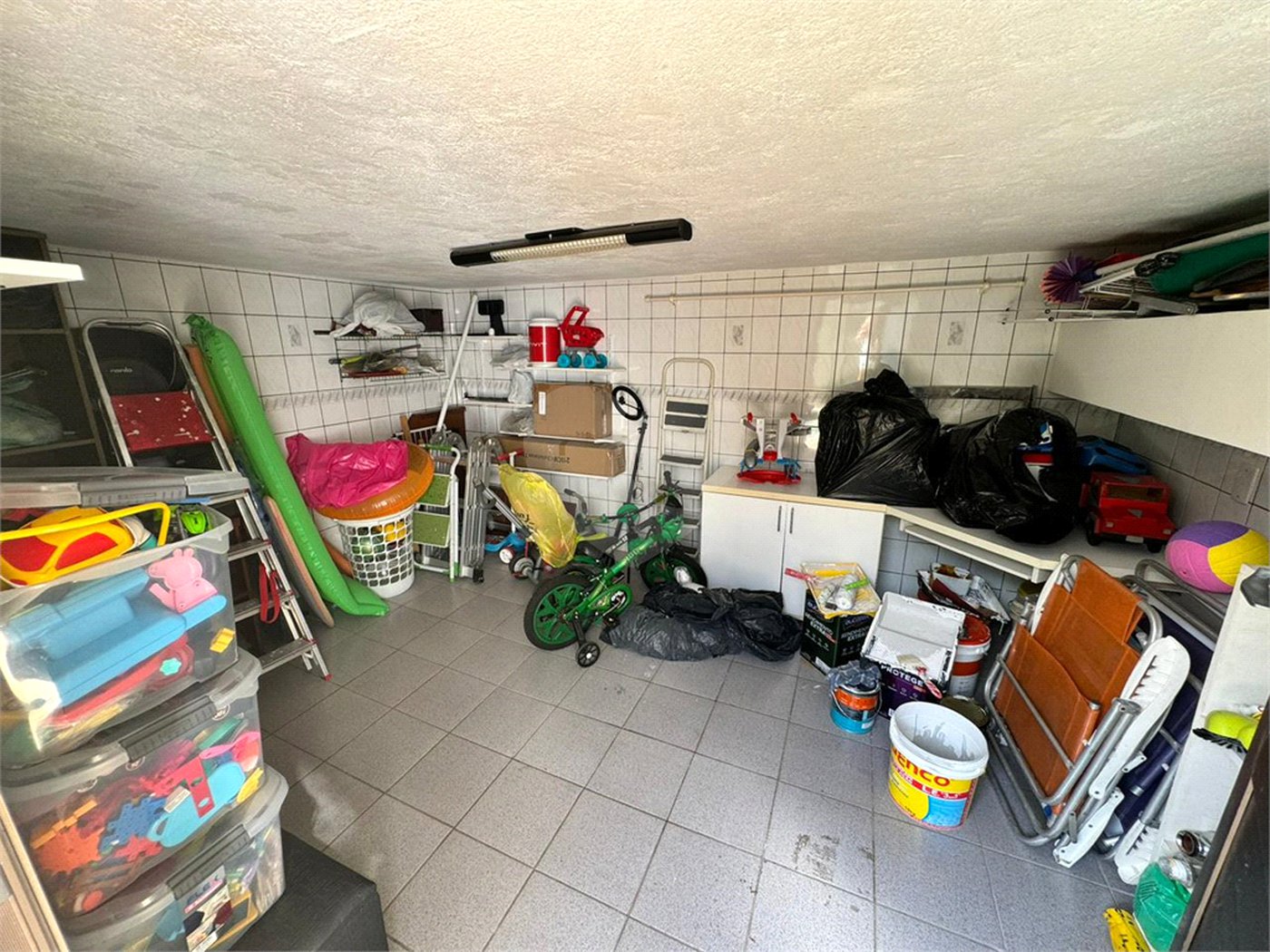 Casa à venda com 3 quartos, sendo 1 suíte, no condomínio Residencial Jardim das Flores 1510, Cotia - SP