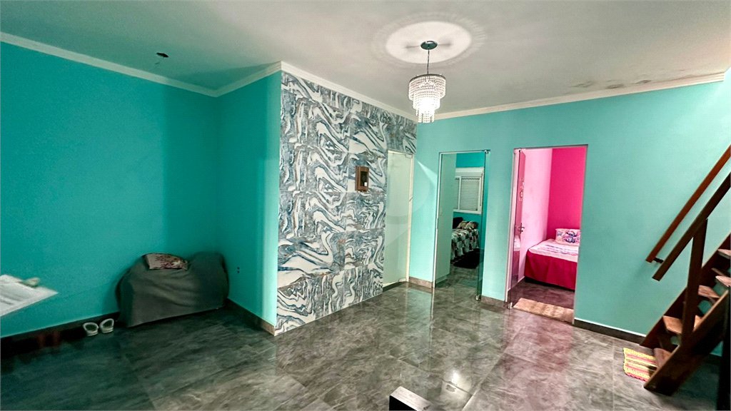 Sobrado a venda com 3 dormitorios sendo 1 suite com closet e varanda no bairro Arcoville