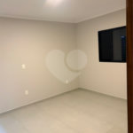 Casa no Conjunto Habitacional Dom Constantino á venda.