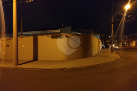 Casa térrea com 2 dormitórios.
