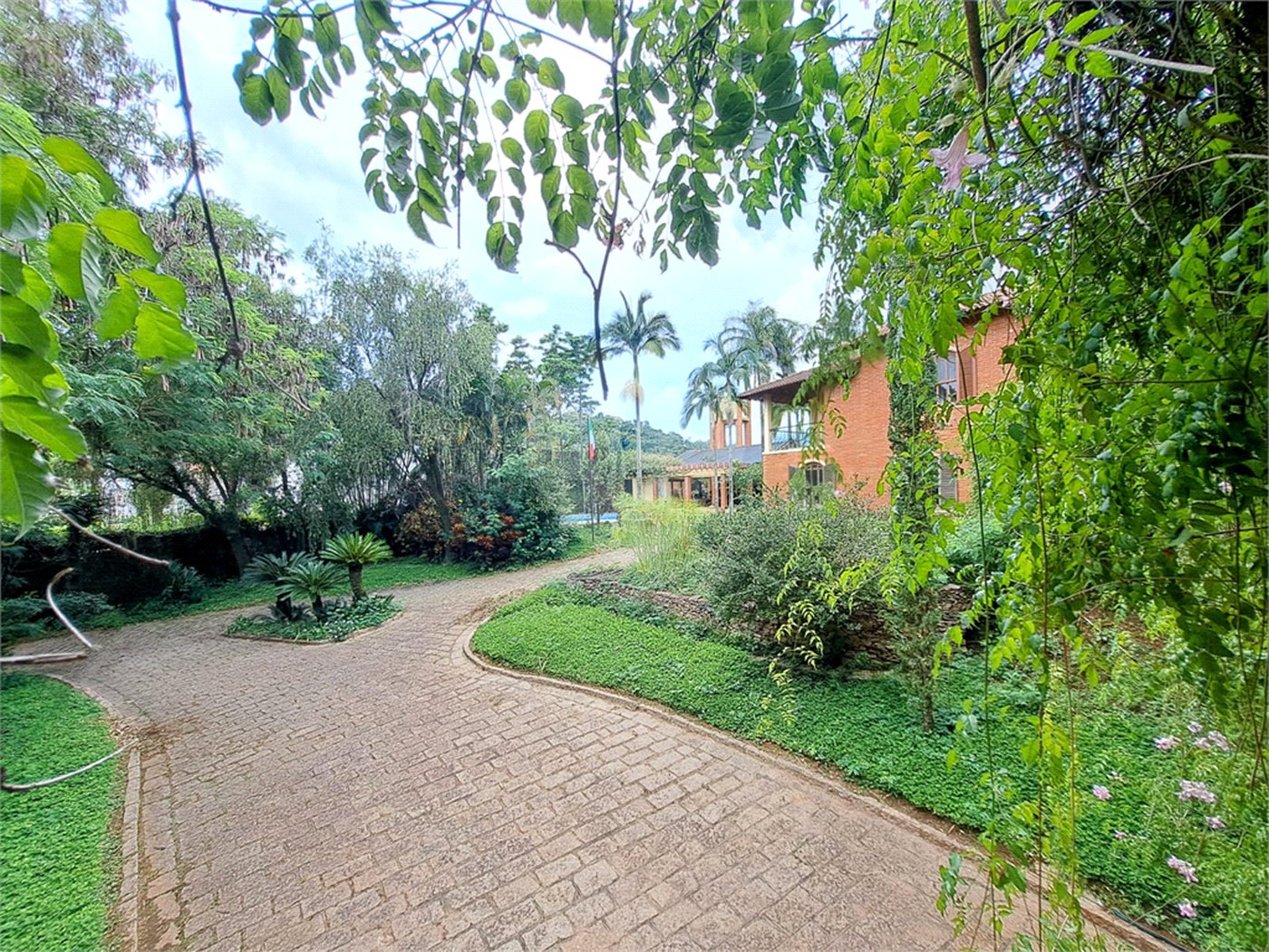 Casa à venda com 6 quartos, sendo 5 suítes, no condomínio São Joaquim, Vinhedo - SP