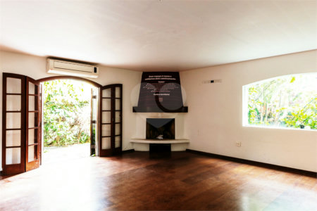 Casa à venda com 4 quartos, sendo 1 suíte, em Jardim das Bandeiras, São Paulo, SP