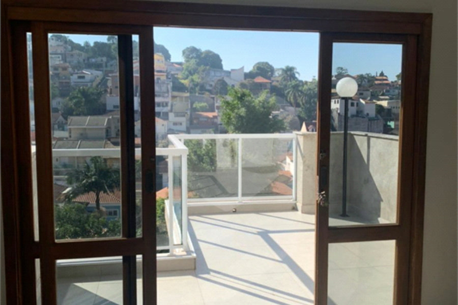 Sobrado à venda com 3 quartos, sendo 1 suíte, em Vila Irmãos Arnoni, São Paulo, SP