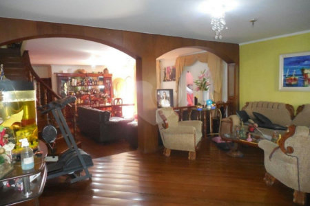 Sobrado à venda com 4 quartos, sendo 3 suítes, em Vila Gustavo, São Paulo, SP