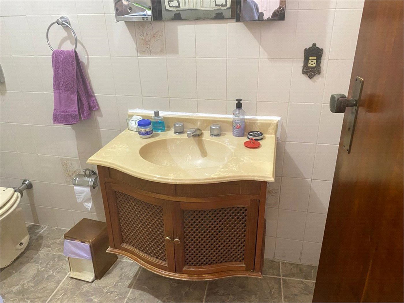 Sobrado à venda com 3 quartos, sendo 1 suíte, em Tremembé, São Paulo, SP
