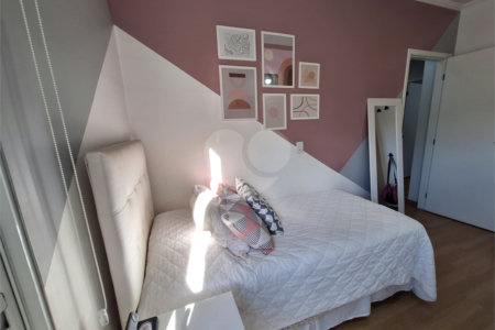 Casa à venda com 3 quartos, sendo 1 suíte, no condomínio Villaggio Tronchim, São Paulo - SP