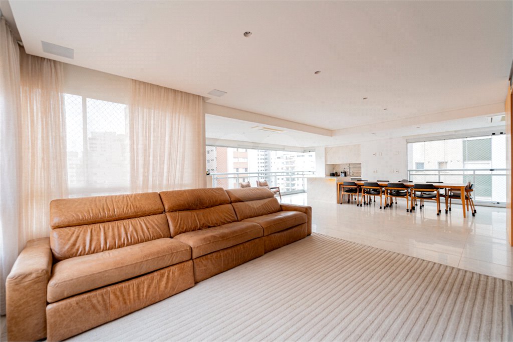 Apartamento à venda com 3 suítes em Campo Belo, São Paulo, SP