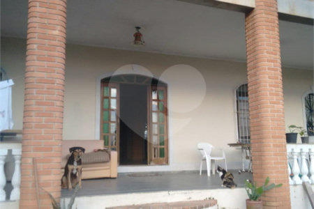 Casa à venda com 5 quartos, sendo 2 suítes, no condomínio Terras de Santa Rosa, Salto - SP
