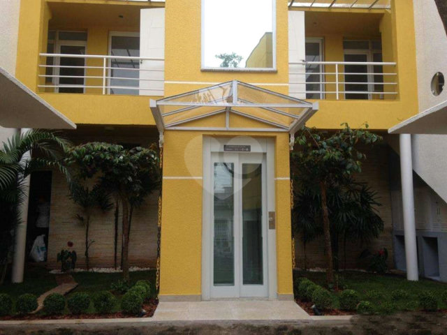 Casa à venda com 2 quartos, sendo 1 suíte,  no condomínio Residencial Vegas, São Paulo - SP