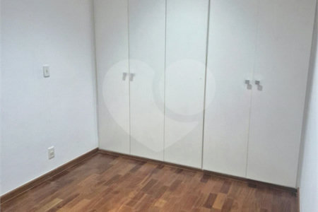 Casa de Vila à venda com 4 quartos, sendo 3 suítes, em Chácara Santo Antônio, São Paulo, SP