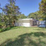 Casa para alugar com 5 quartos, sendo 3 suítes, no condomínio Chácara Flora, São Paulo - SP